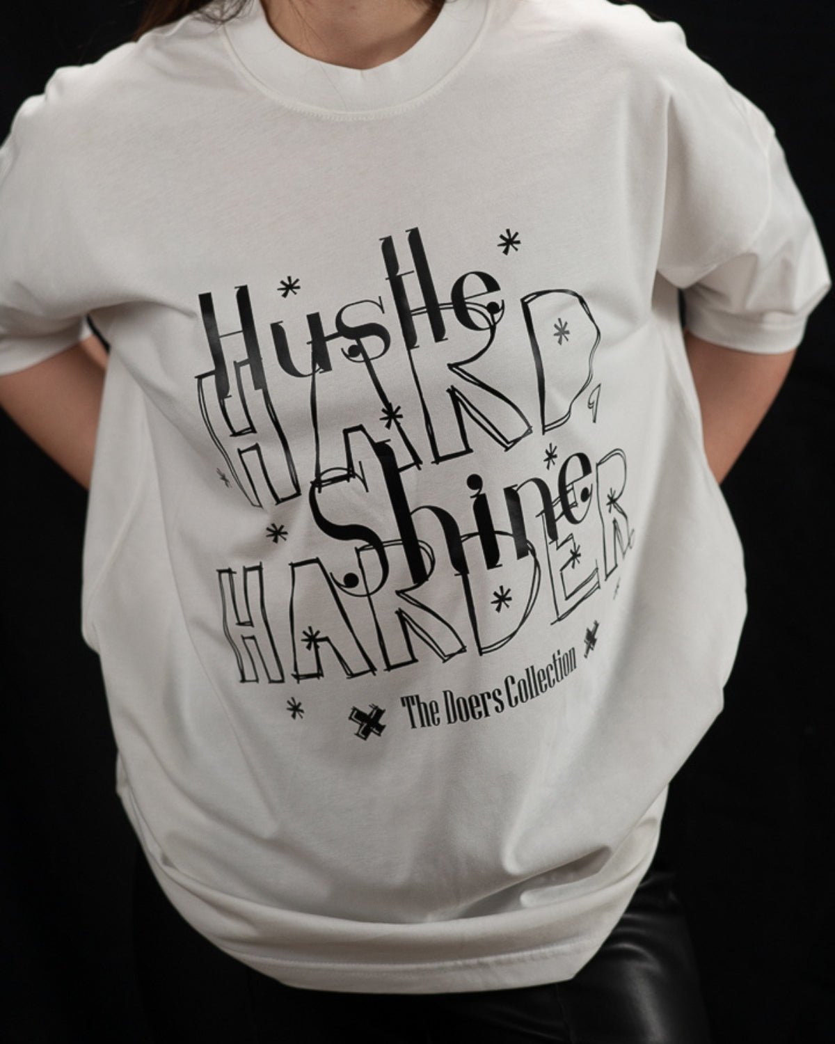 Tricou Premium Bumbac, Imprimeu “Hustle Hard, Shine Harder”