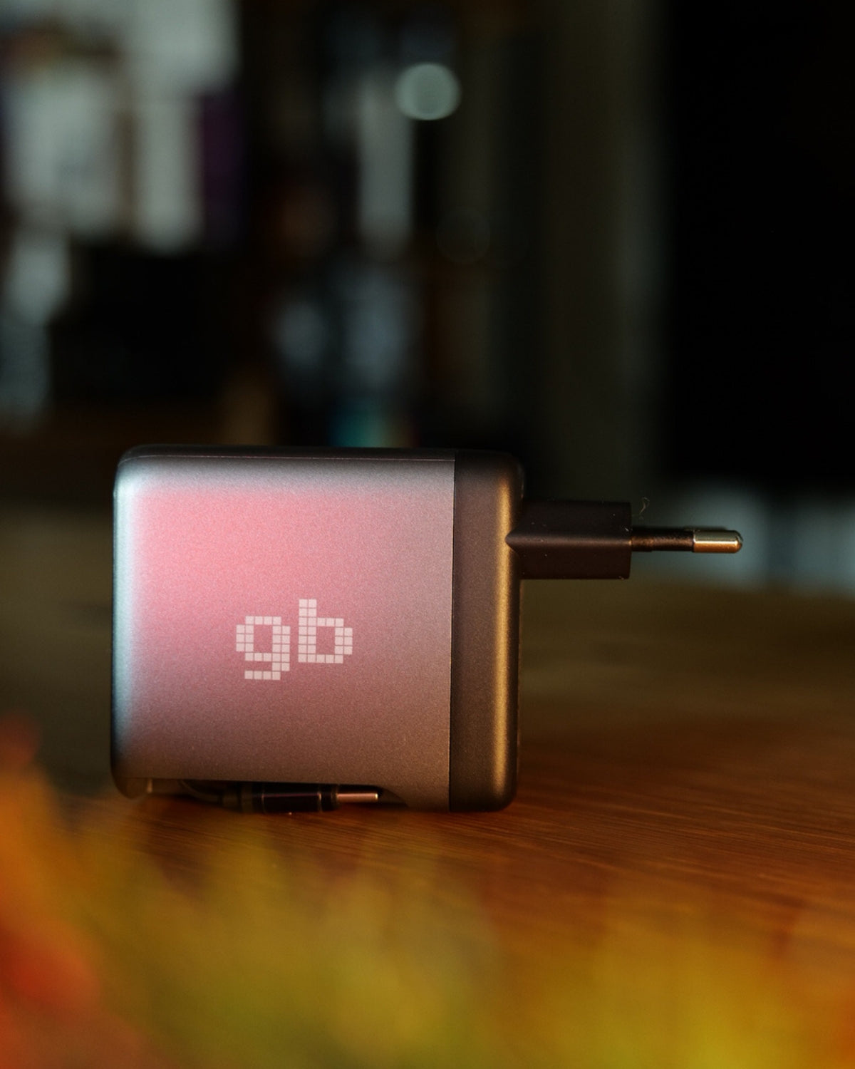 Încărcător GB 100W GaN, 2 x USB-C, 1 x USB-A, Afișaj LED, Fast Charge - Laptop, Telefon, Tabletă