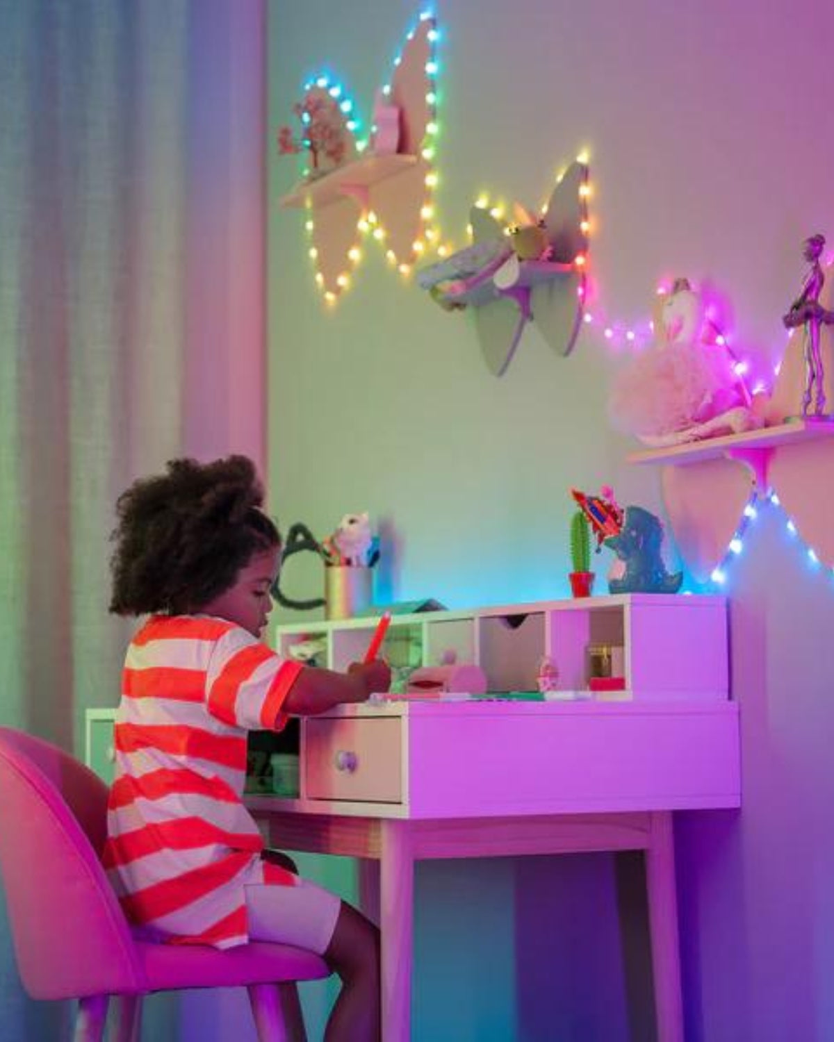 Instalație Smart 100 LED RGB Twinkly Candies Hearts, Bluetooth, Wi-Fi, USB-C, 6 m, IP20