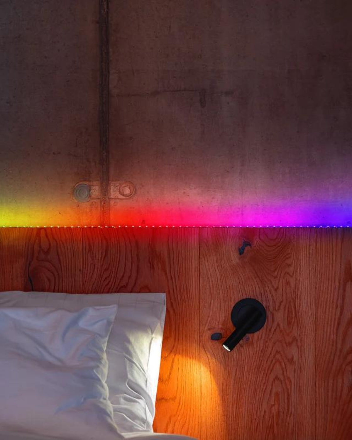 Bandă LED Smart RGB Twinkly Line, 100 LEDuri, Bluetooth, Wi-Fi, 1.5 metri, IP20
