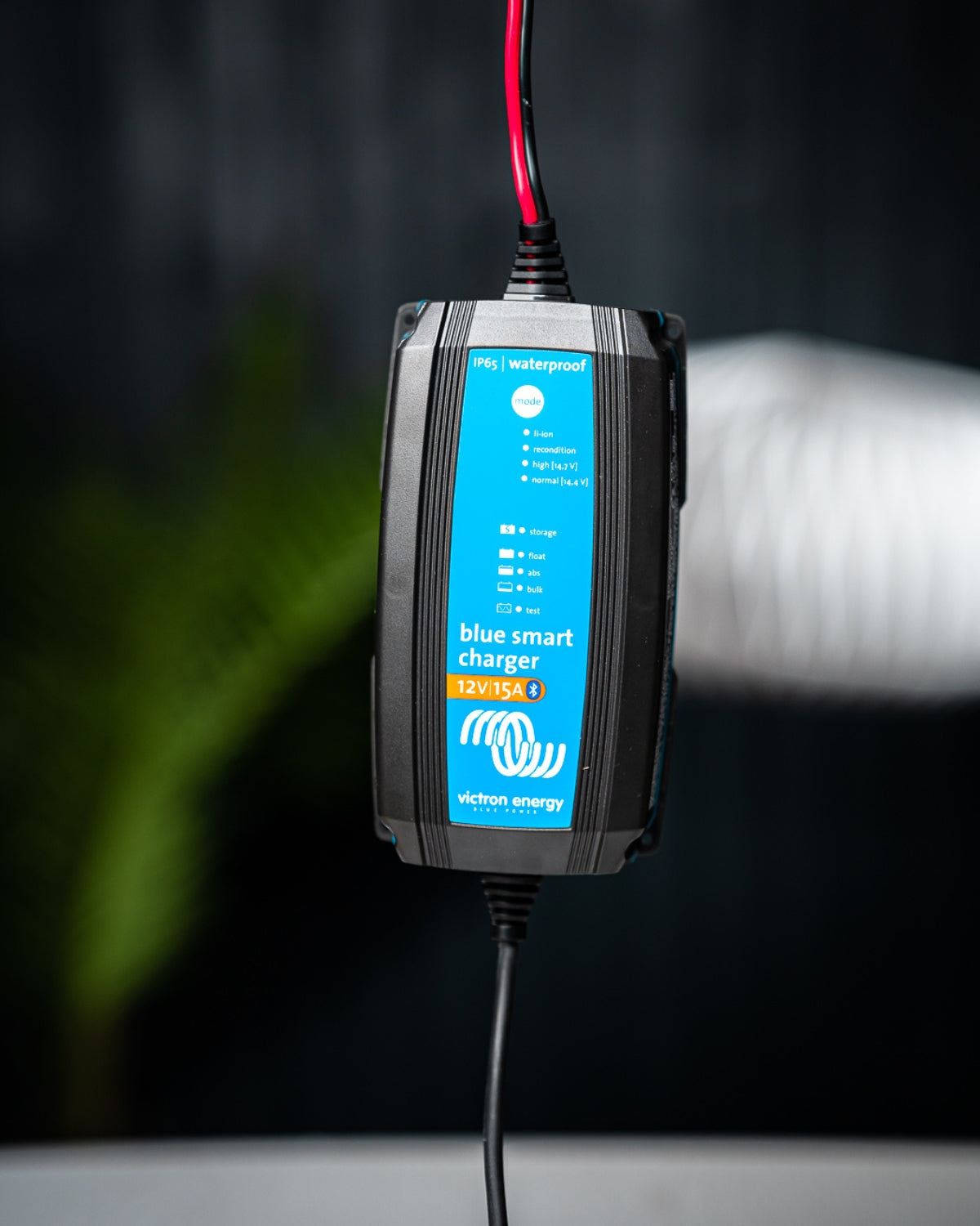 Redresor Victron Blue Smart, Bluetooth, IP65, Conector DC, 12 V/15A