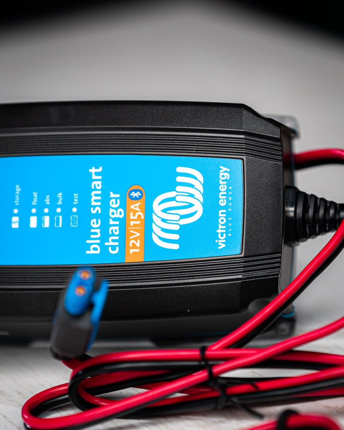 Redresor Victron Blue Smart, Bluetooth, IP65, Conector DC, 12 V/15A