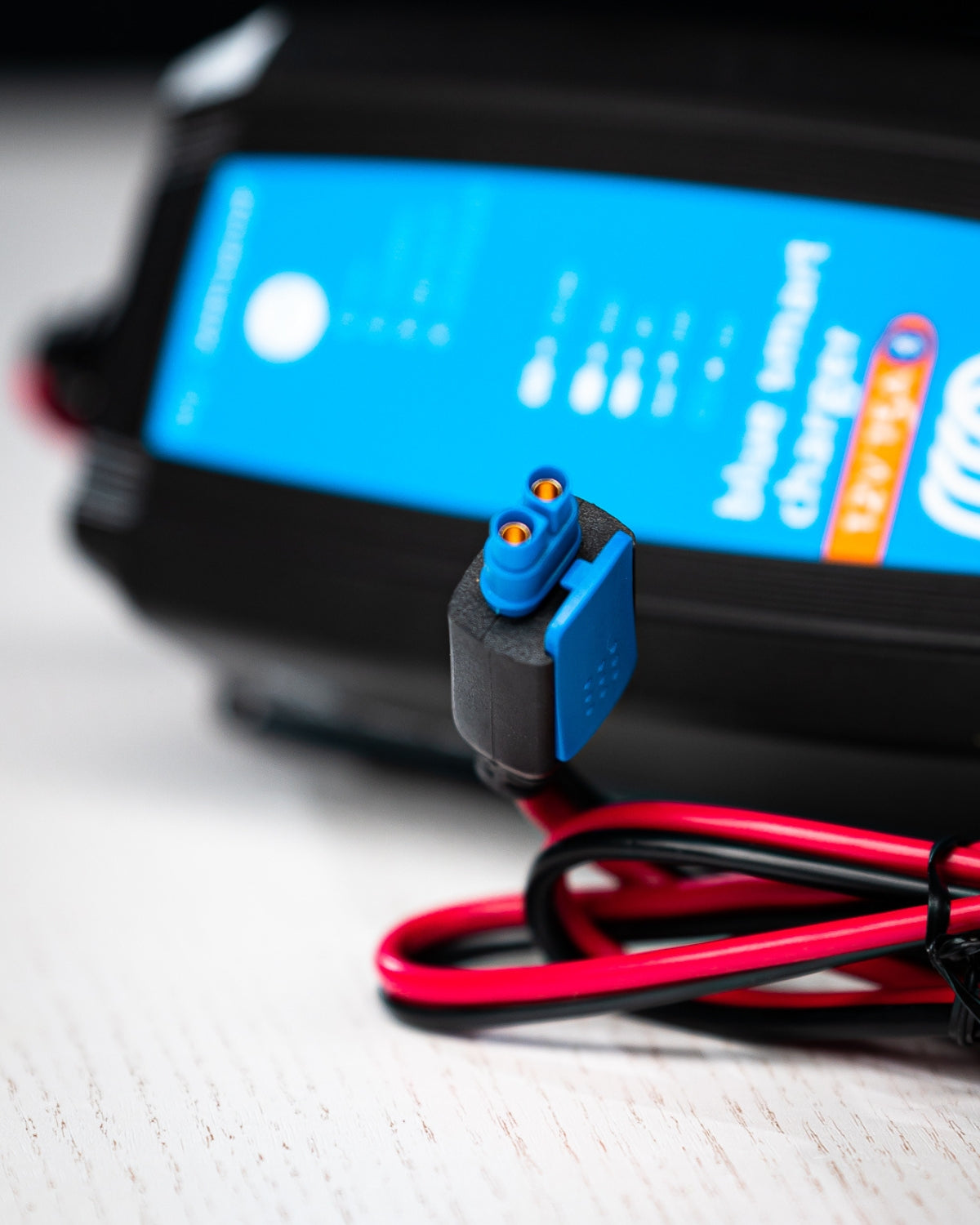 Redresor Victron Blue Smart, Bluetooth, IP65, Conector DC, 12 V/15A