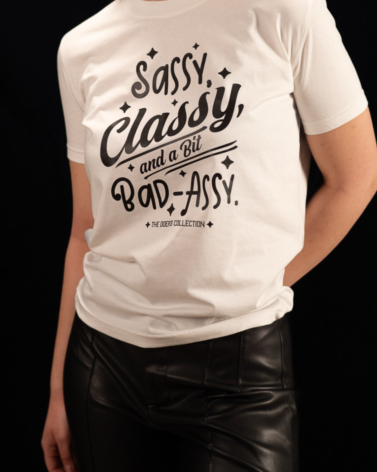 Tricou Premium Bumbac, Imprimeu “Sassy, Classy, and a bit Bad-Assy”
