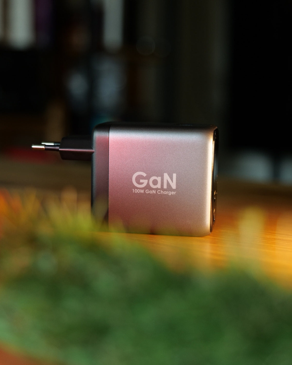 Încărcător GB 100W GaN, 2 x USB-C, 1 x USB-A, Afișaj LED, Fast Charge  - Laptop, Telefon, Tabletă