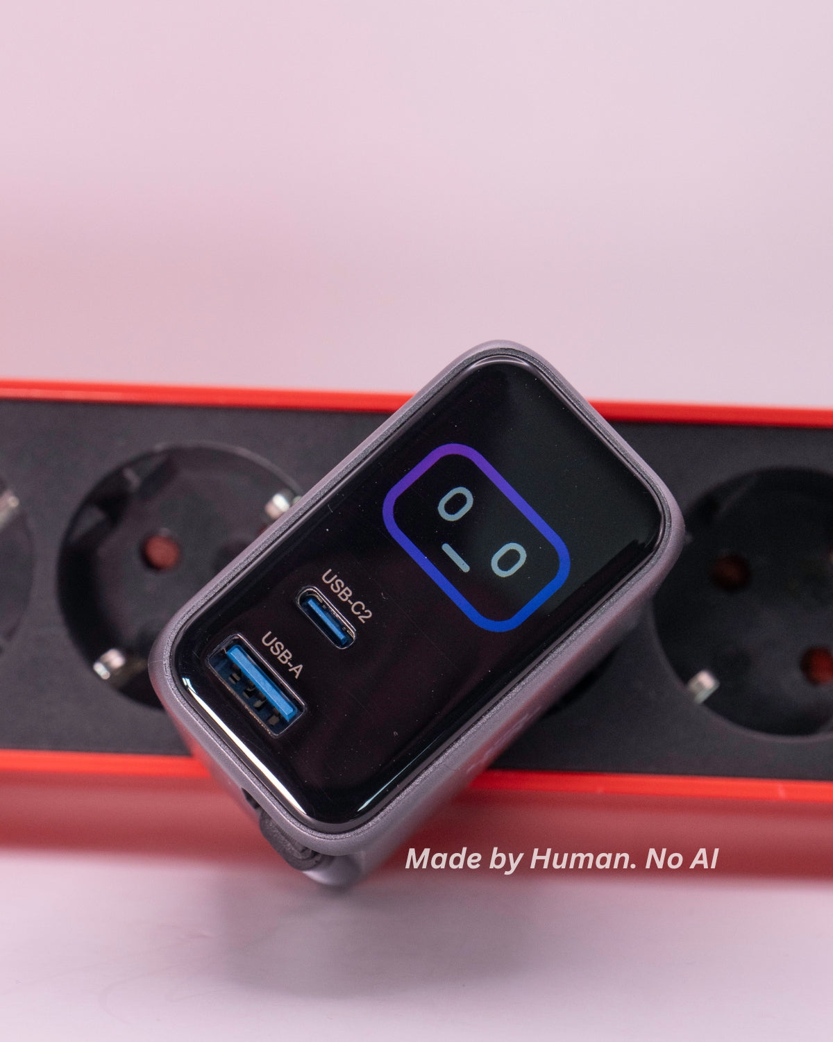 Încărcător GB 100W GaN, 2 x USB-C, 1 x USB-A, Afișaj LED, Fast Charge, Touch, Cablu USB-C 68cm  - Laptop, Telefon, Tabletă